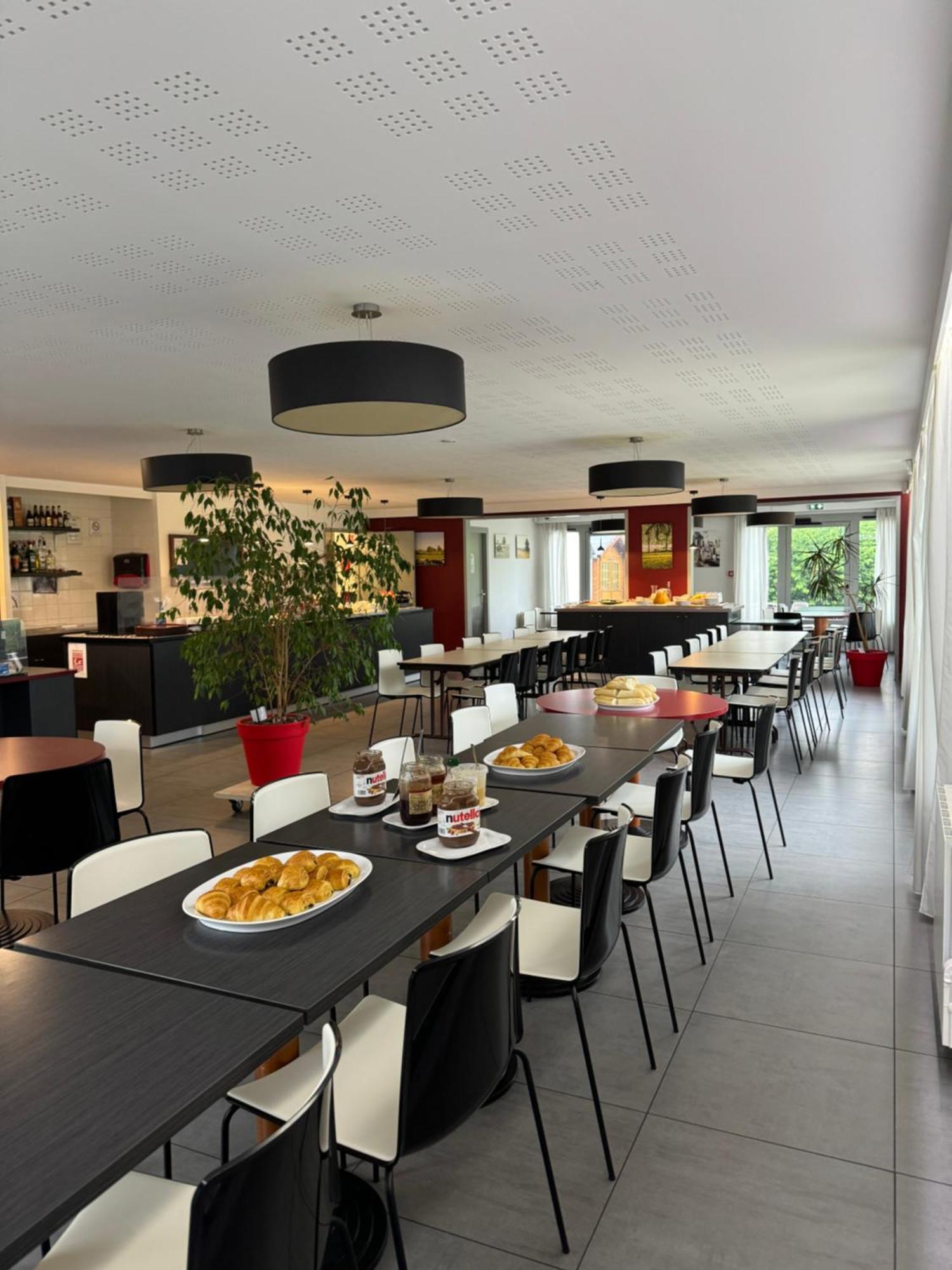 Brit Hotel Mayenne Exterior photo