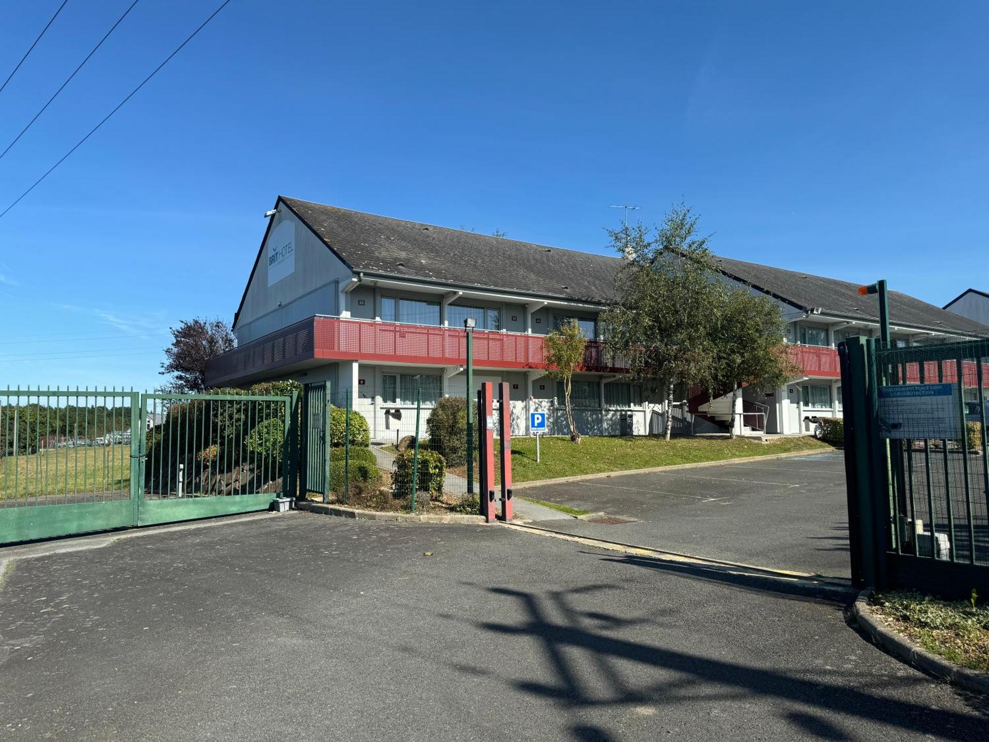 Brit Hotel Mayenne Exterior photo