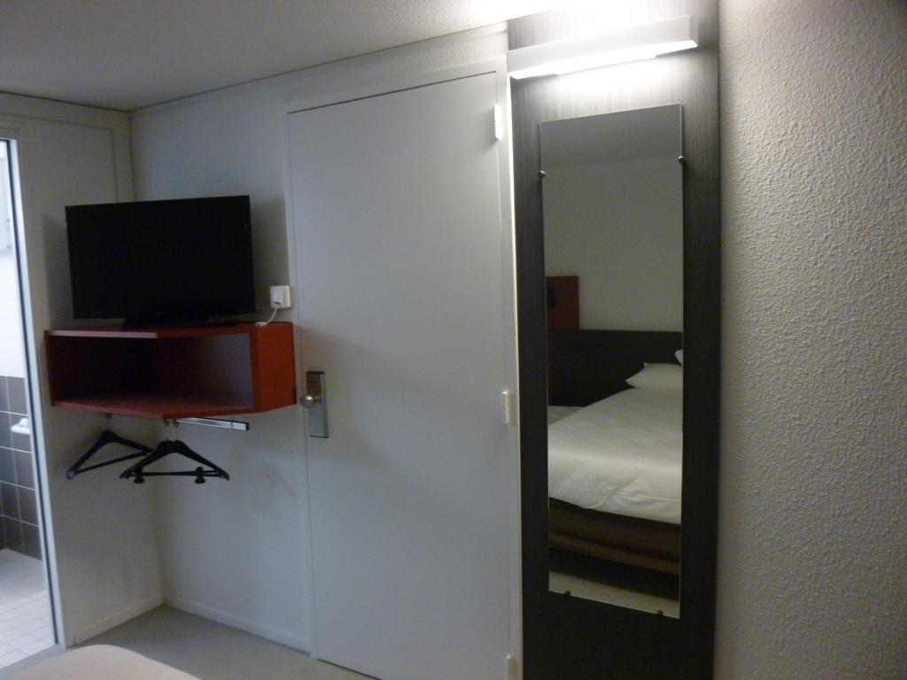 Brit Hotel Mayenne Room photo