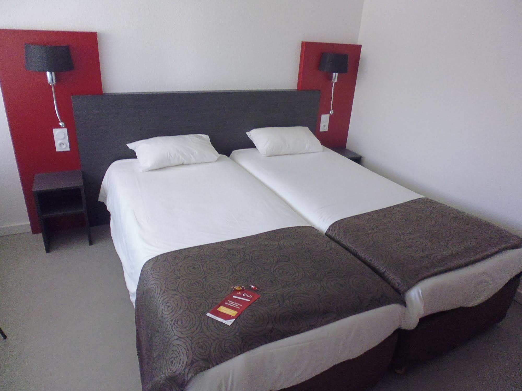 Brit Hotel Mayenne Exterior photo