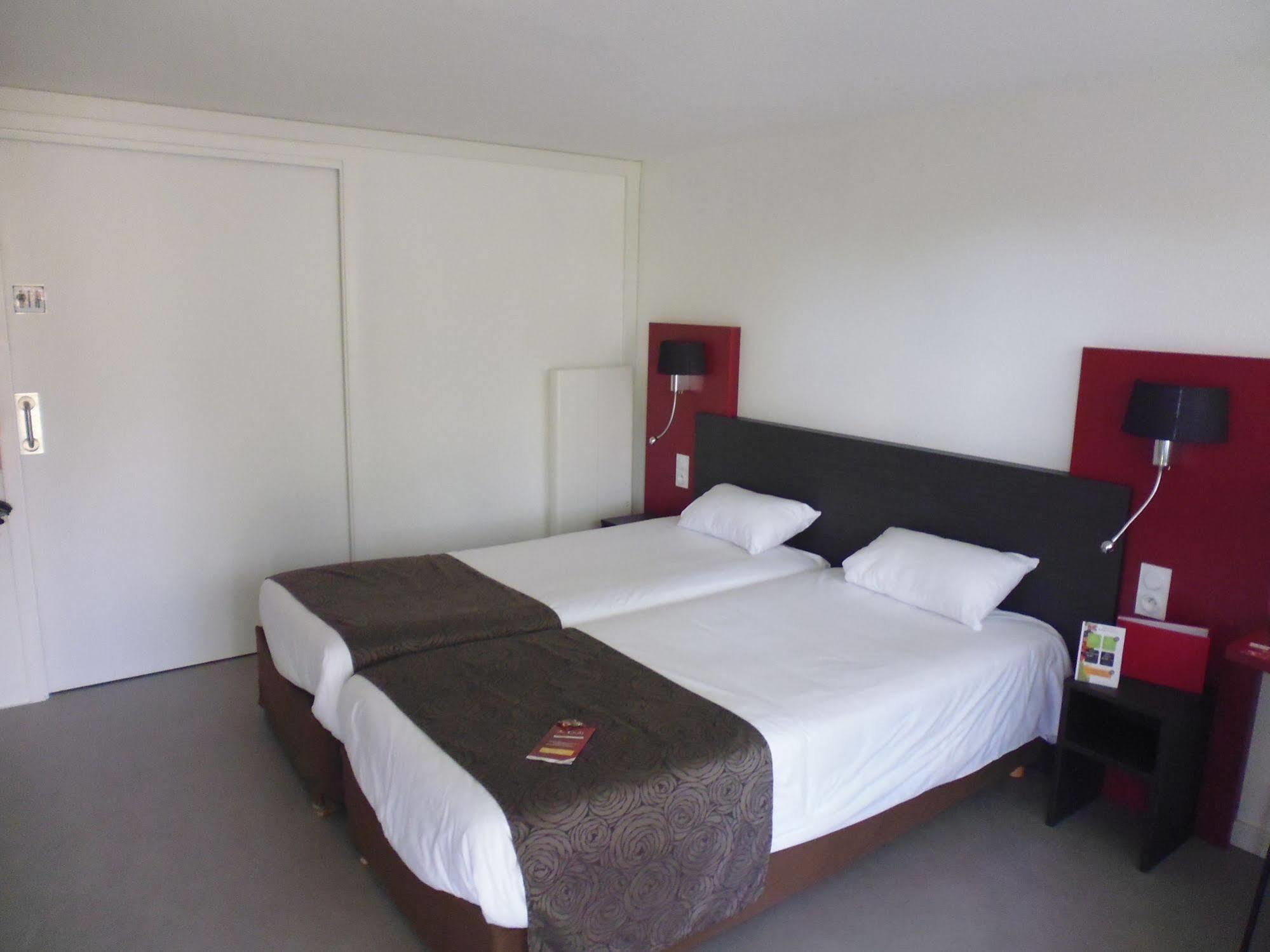 Brit Hotel Mayenne Exterior photo