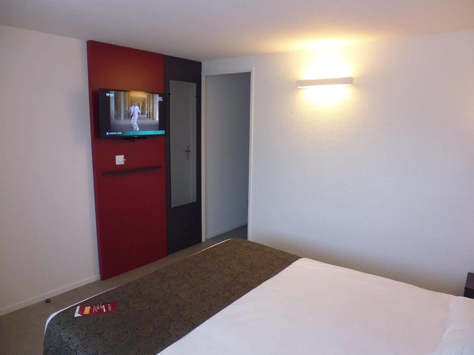Brit Hotel Mayenne Exterior photo