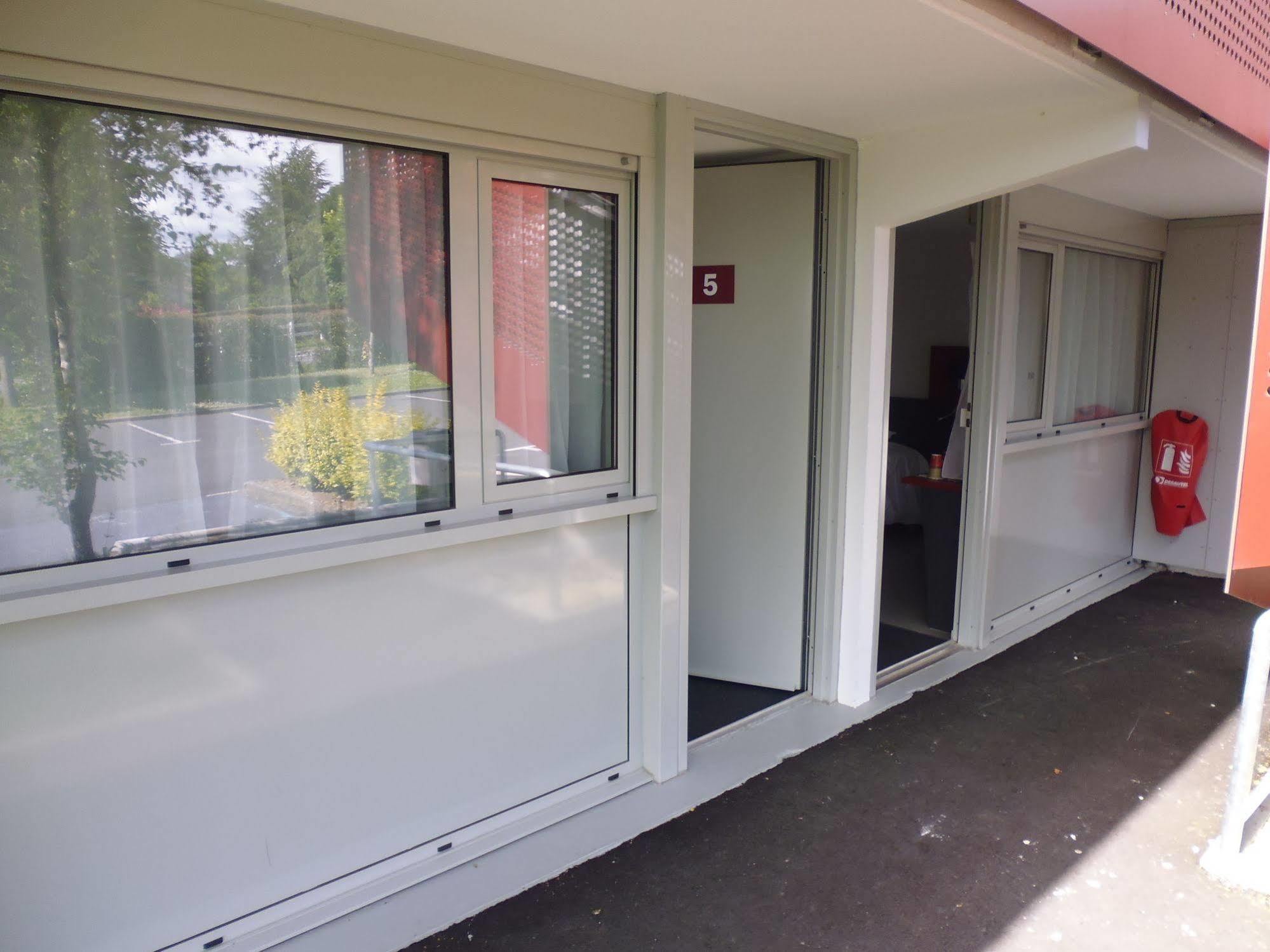 Brit Hotel Mayenne Exterior photo